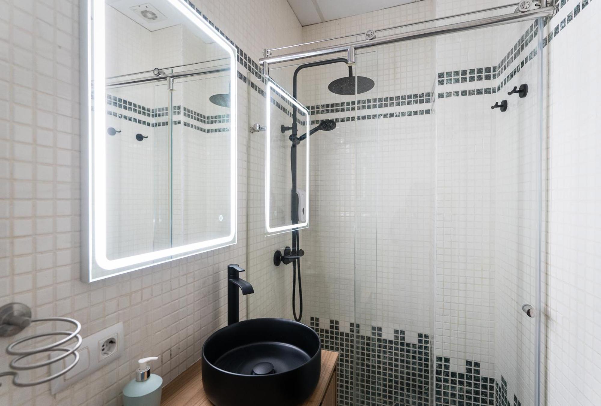 Apartamento Triana Deluxe Con Patio Privado Seville Luaran gambar